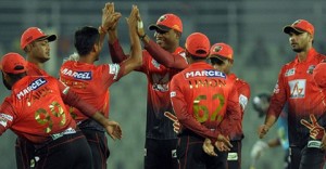 comilla   v